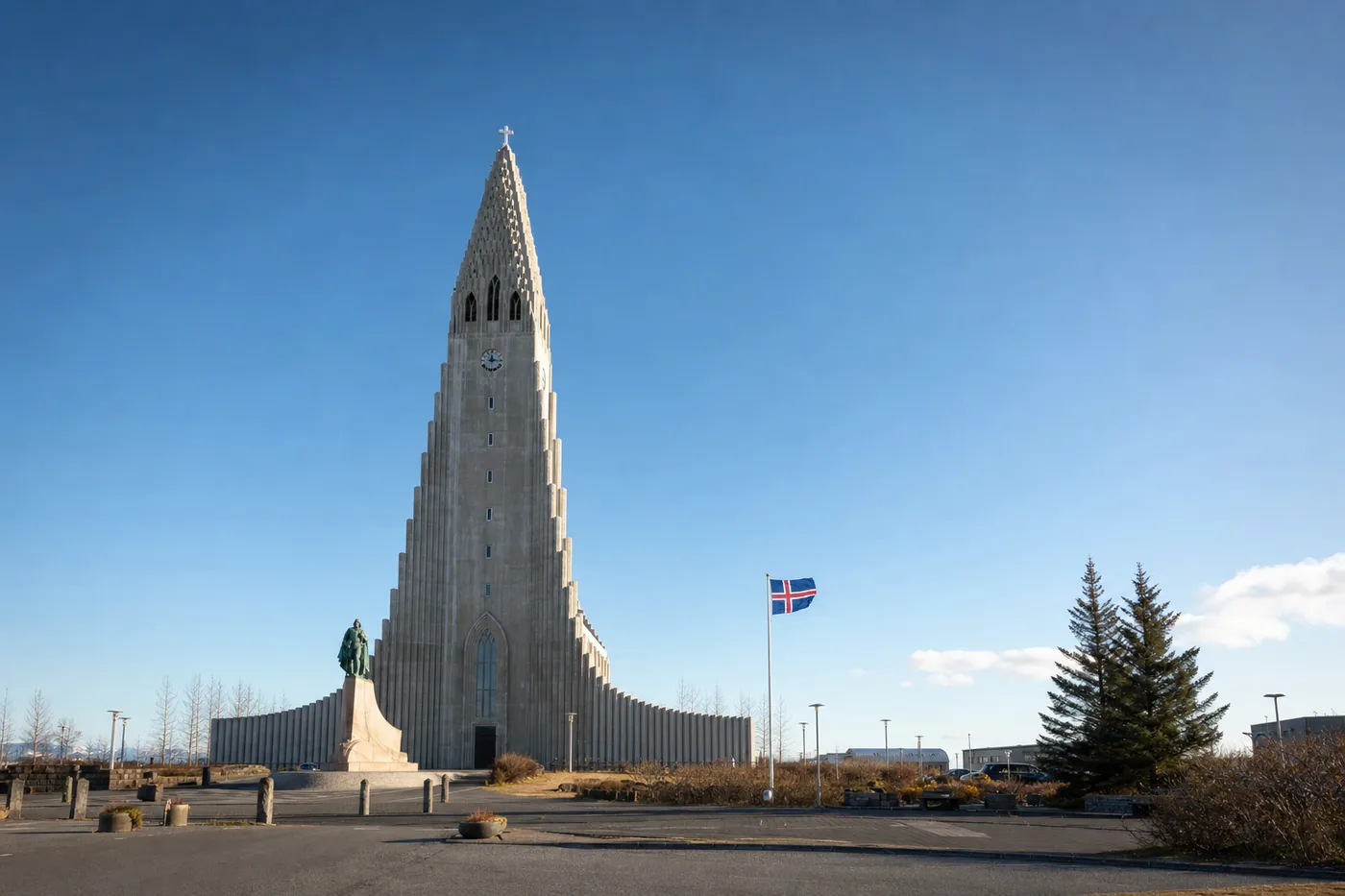 Islandia – znany zabytek z flagą narodową